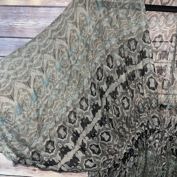 ⭐️ Nordstrom Bellatrix silk kimono XS/S - Picture 3 of 6